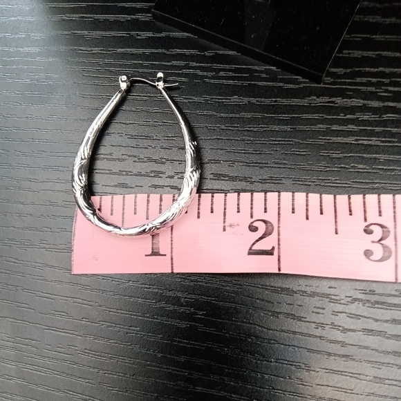 NEW Silver Plated Zinc Alloy Oval Engraved Boho Hoops - Picture 3 of 3